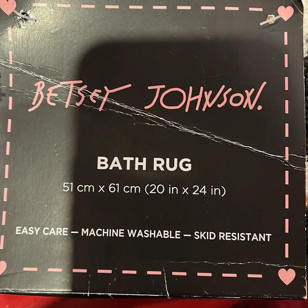 Betsey Johnson Heart-Patterned Bath Rug
